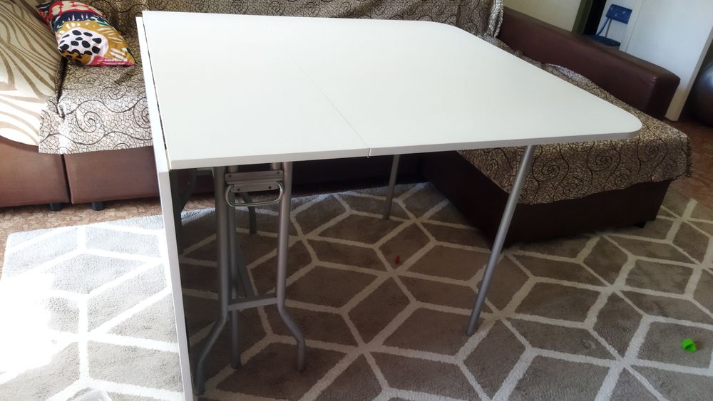 Стол для кухни..