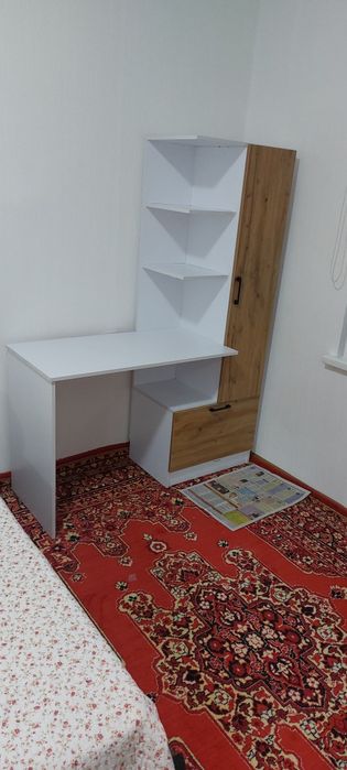 Письменный стол со шкафом.