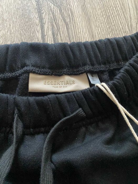 Pantaloni Fear of God Essentials negri mărime S originali
