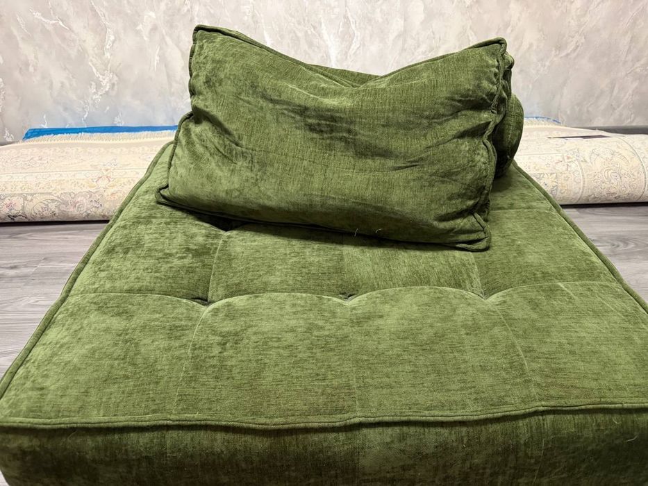 Zamonaviy pufik divan