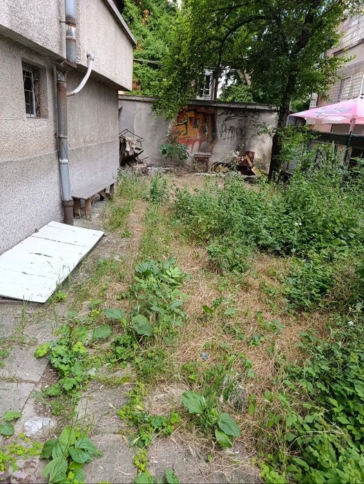 Косене на трева, резитба и поддръжка на градини