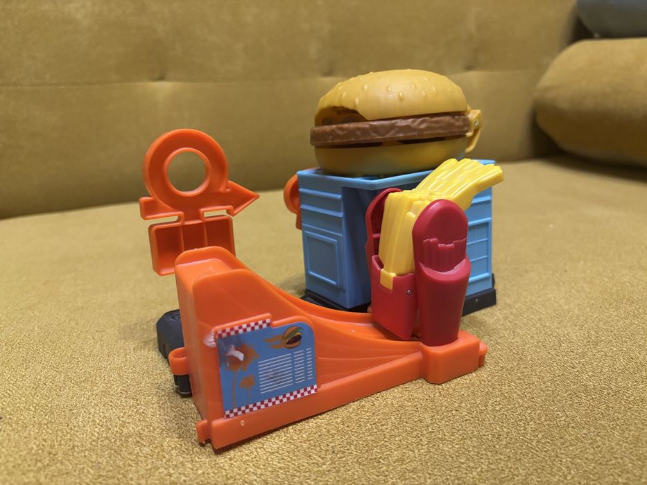 Продам игрушки Hot Wheels (хотвилс)