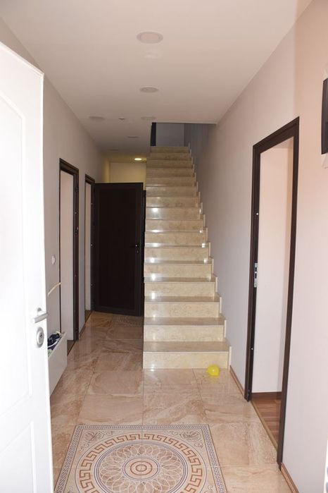 Триетажна къща! ж.к."Красна Поляна 2"!