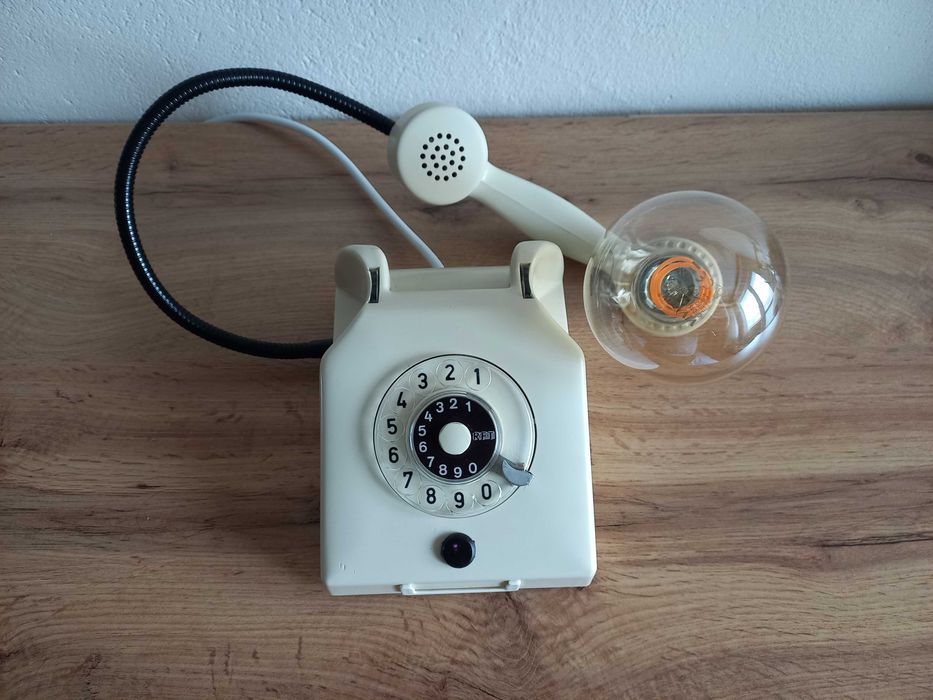 Стилна нощна лампа от ретро телефон