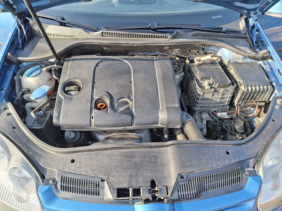 Vând golf 5 1.6 benzina