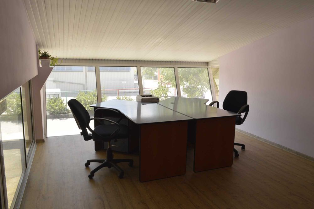 Дава се под наем Промишлена сграда в Добрич, Автогара - 265 кв.м за 765 € - Снимка #4