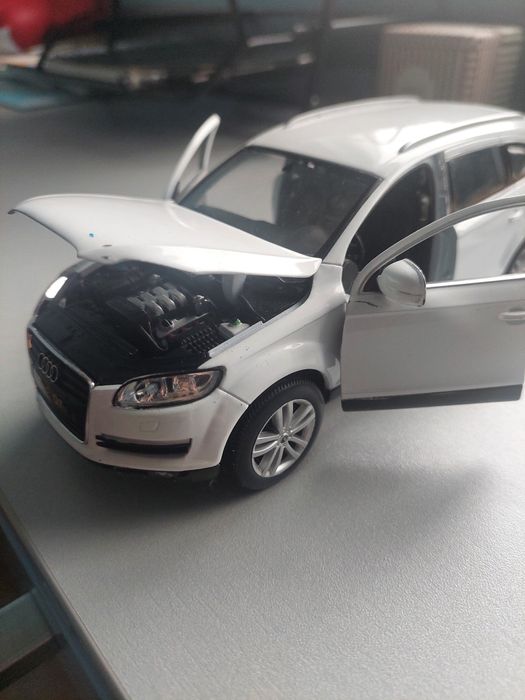 колекционерски колички 1/24