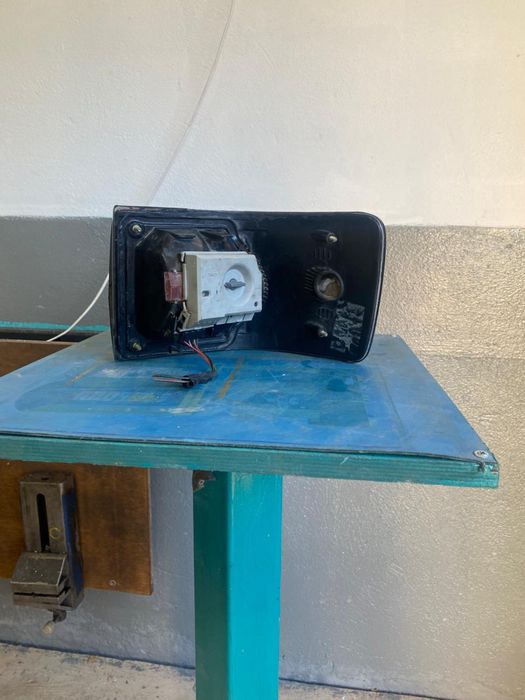 Продам поворотник левый