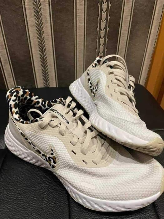 Дамски маратонки Nike