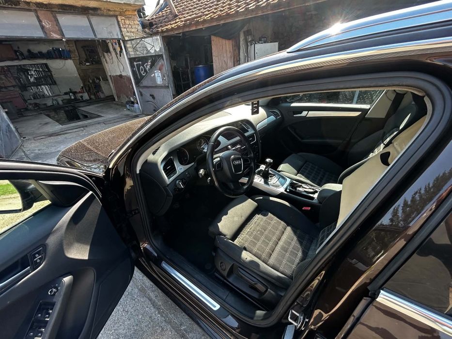 Audi A4 B8       .