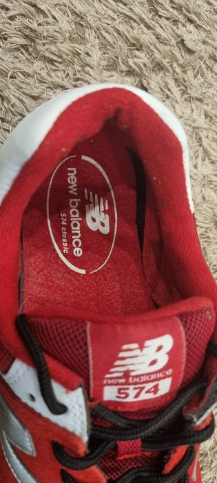 Vând pantofi New Balance Men's 574 Varsity Shoes