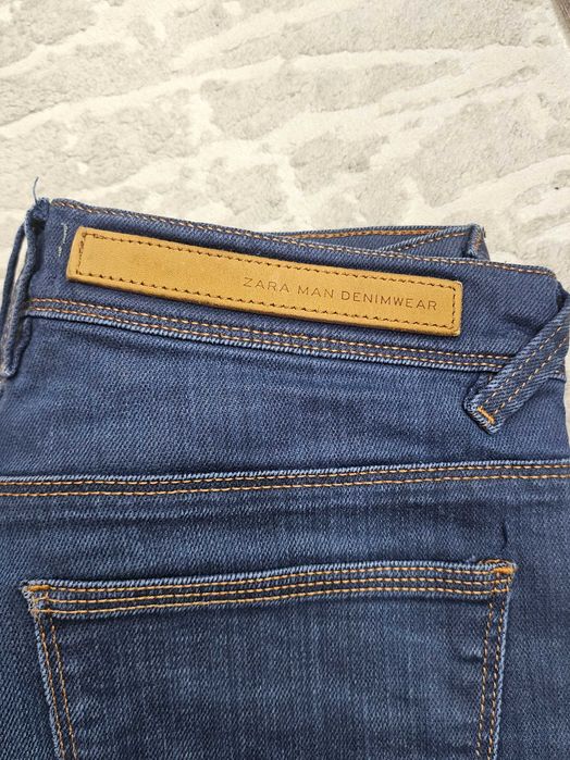 Мъжки дънки на Зара