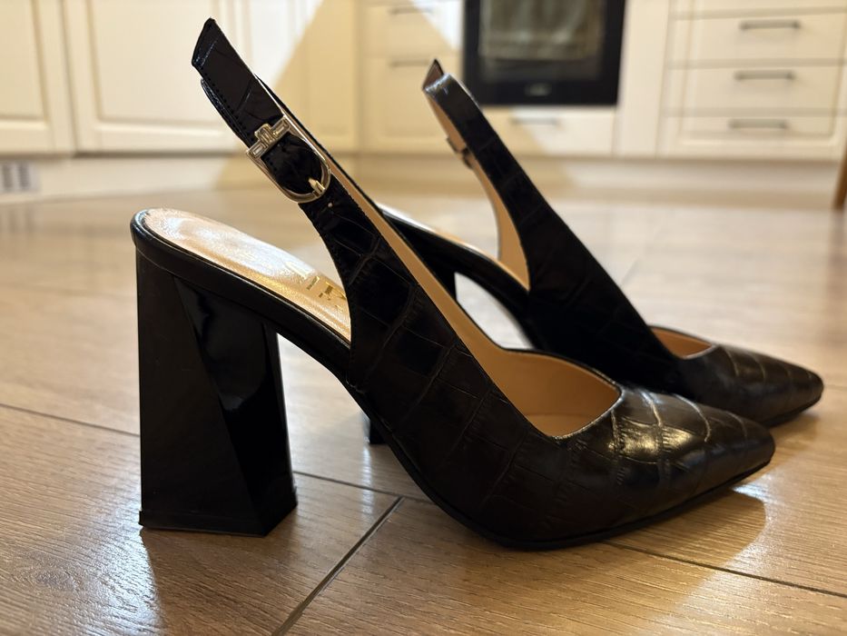 Елегантни дамски обувки Sara Pen