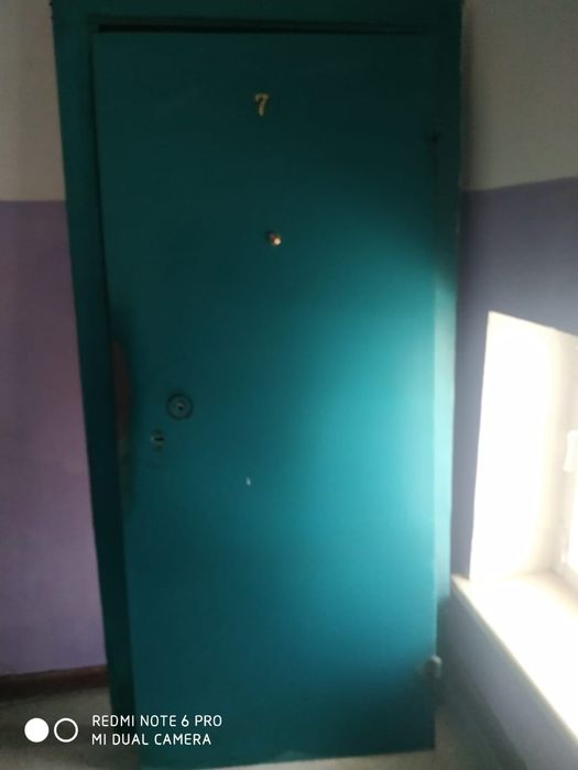 Продам железную дверь