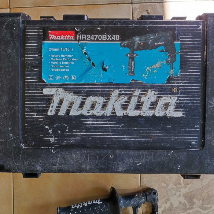 Перфоратор Makita HR2470B