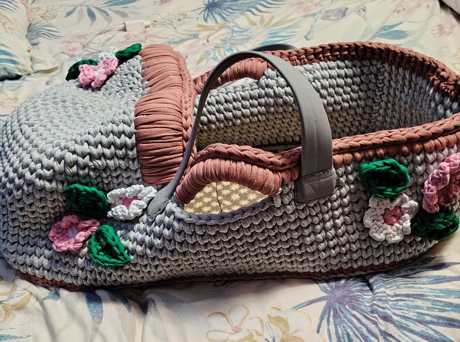 Ръчно направено легло за новородено