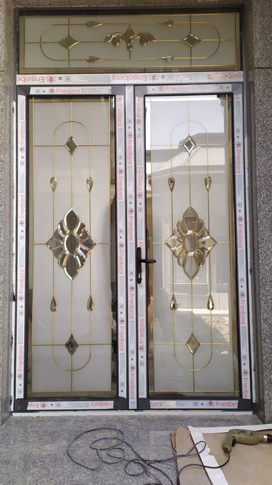 Акфа имзо эшик ром витражлар ясаб ўрнатамиз