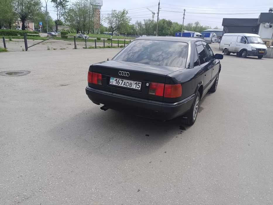 Машина  audi 100 c4 2.6