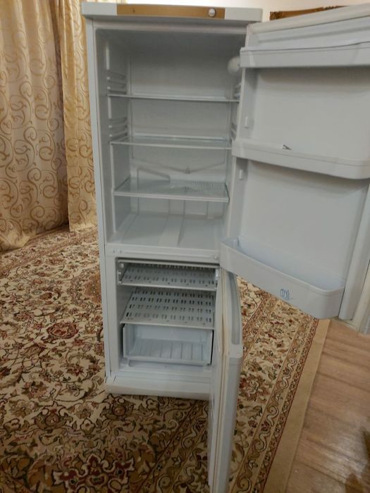 Холодильник Indesit. Рабочий