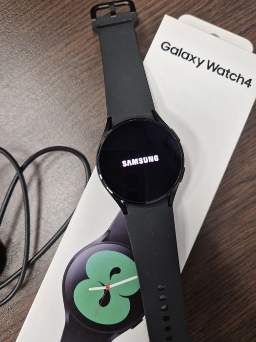 Смарт часовник Samsung Galaxy Watch 4