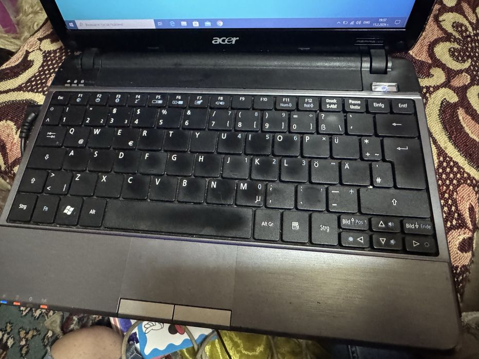Продавам лаптоп в добро състояние acer