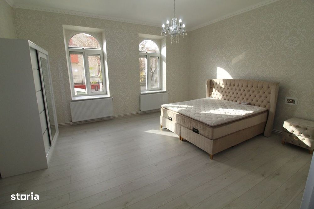 Închiriez casă în Hunedoara, zona Facultatea de Inginerie, teren 750mp