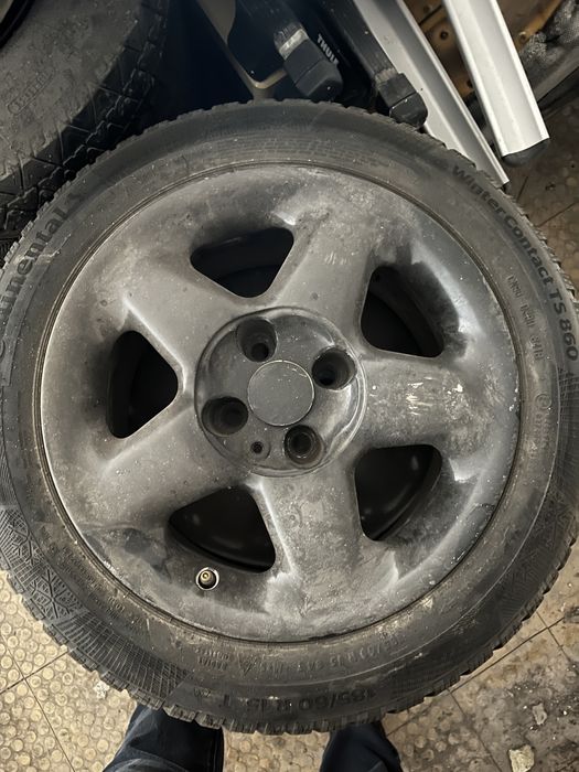 Джанти 15ки OZ от Алфа 145/6 със зимни гуми.