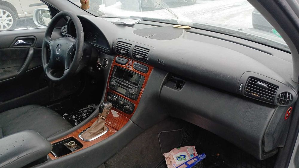 Dezmembrez Mercedes C-Klass W203 - 2.2 Diesel Din 2003 - 611.962