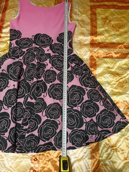 Детска розова рокля с рози