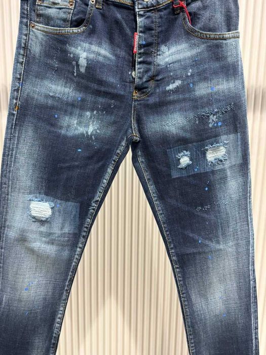 Blugi noi cu eticheta DSQ