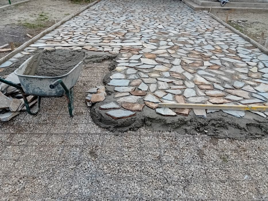 Vând și montez piatră