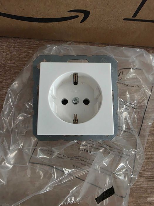 Priză Jung SCHUKO 16A 250V A 1520-O WW LNW