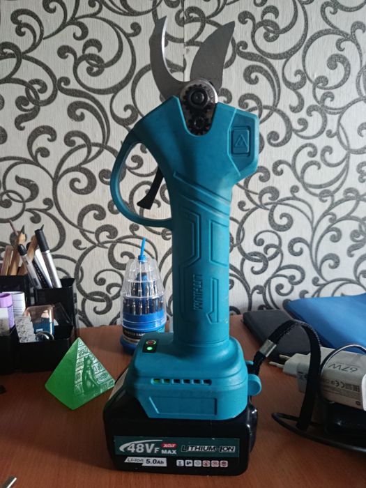 Электро секатор ,продам