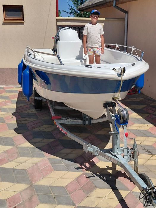 Vând ansamblu format din barcă DELPHIN 5.0 cu motor YAMAHA 60cp an fabricație și punere în funcționare iulie 2024