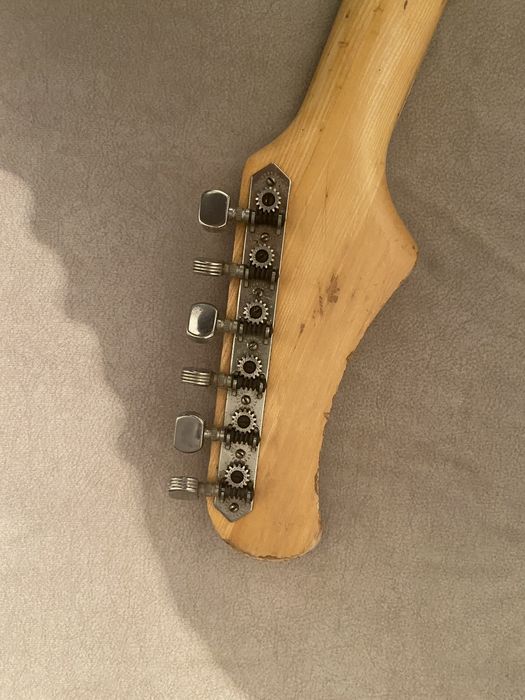 Электронный гитара