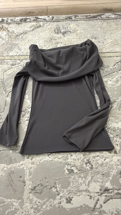 Кофта на одно плечо