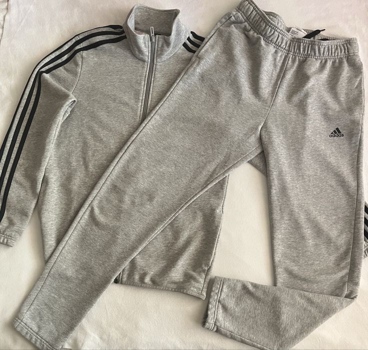 Детски спортен комплект Adidas, размер 13-14 г.