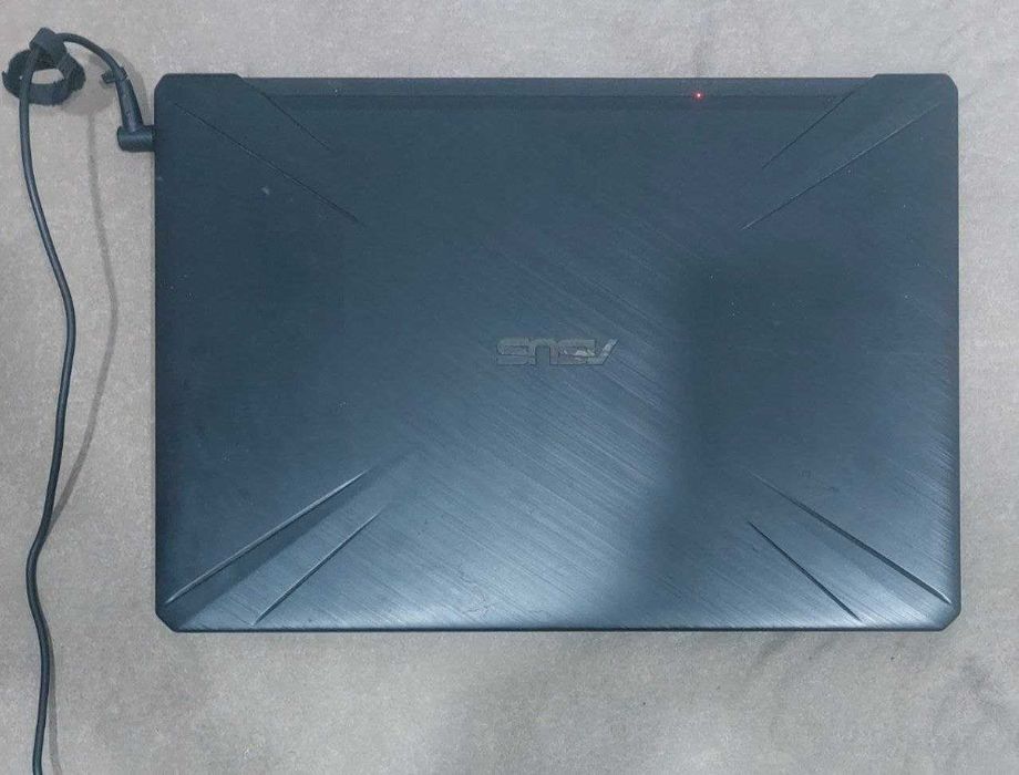 Большой Ноутбук ASUS 17 gtx 1650 ryzen 3550H