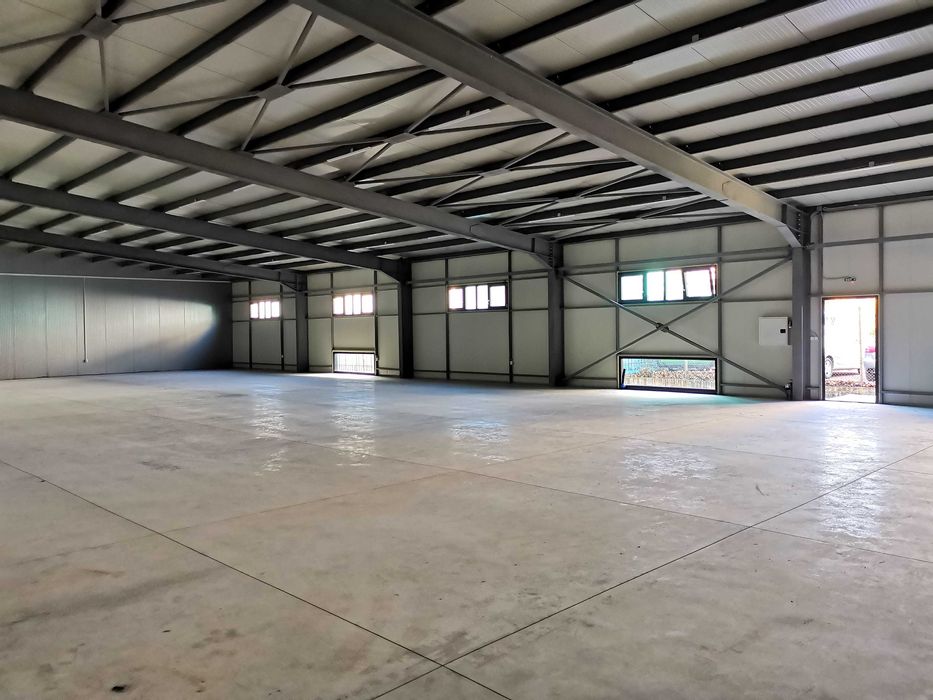 Давам под наем складови площи от 450 кв.м до 3500 кв.м