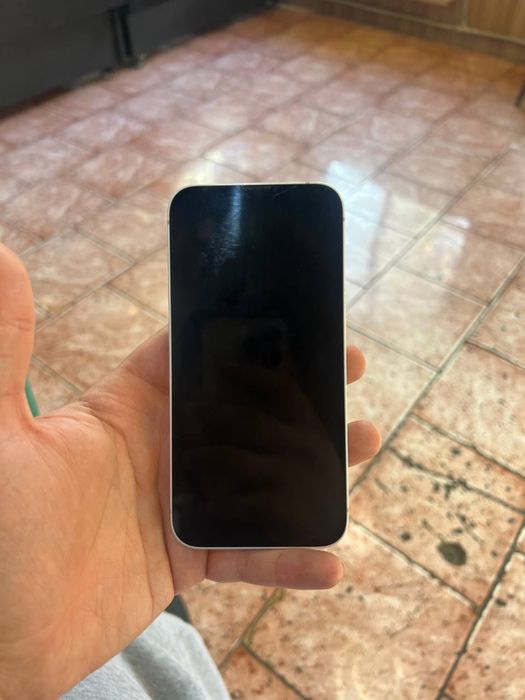 iPhone 16e на гарантии