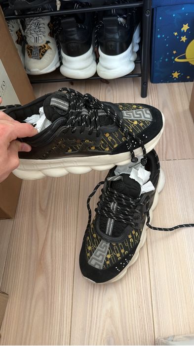 Versace chain negri