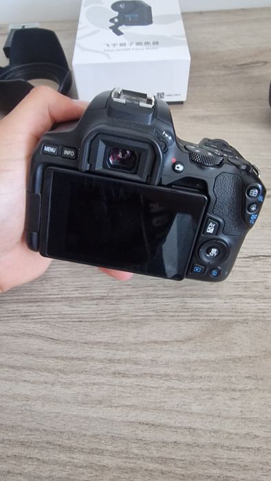 Aparat foto Canon 250d