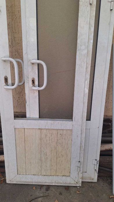 Продаю или меняю на работу свои АКФА двери 3 шт. размер 214 см.на 68см