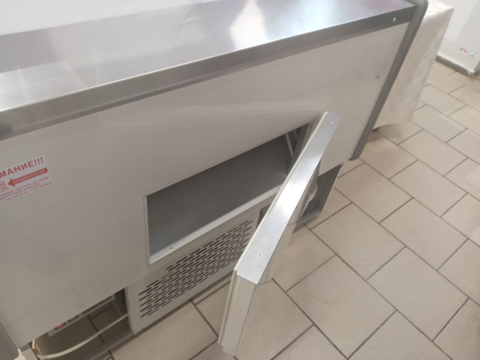 Витриный холодильник
