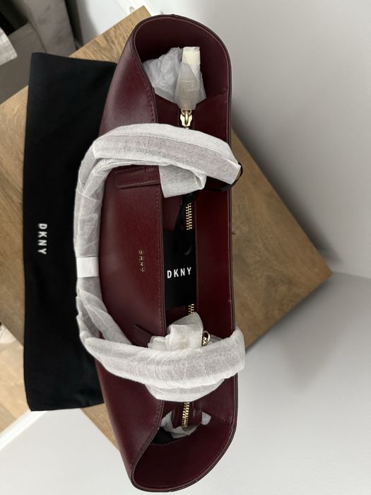 Стилна дамска чанта DKNY