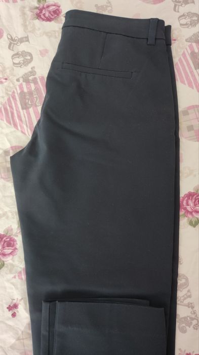 Тъмно син панталон на Bershka