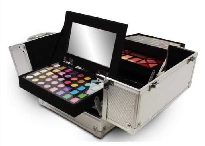 Голям професионален куфар с гримове