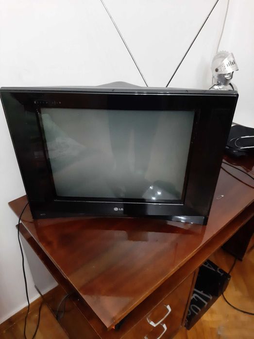 Телевизор LG б/у в идеальном состоянии
