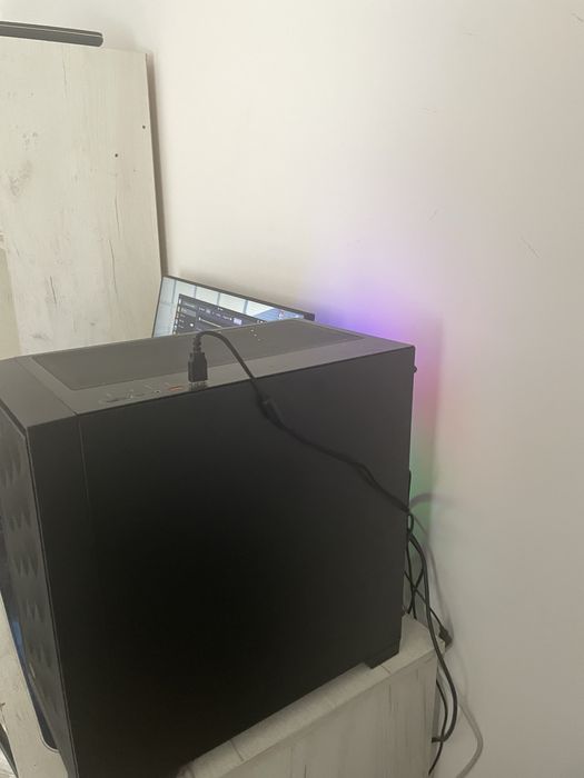 vand pc gaming sau schimb !!