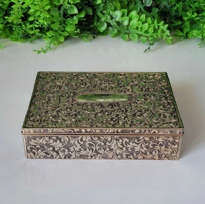 Tabacheră veche sau "trinket-box"